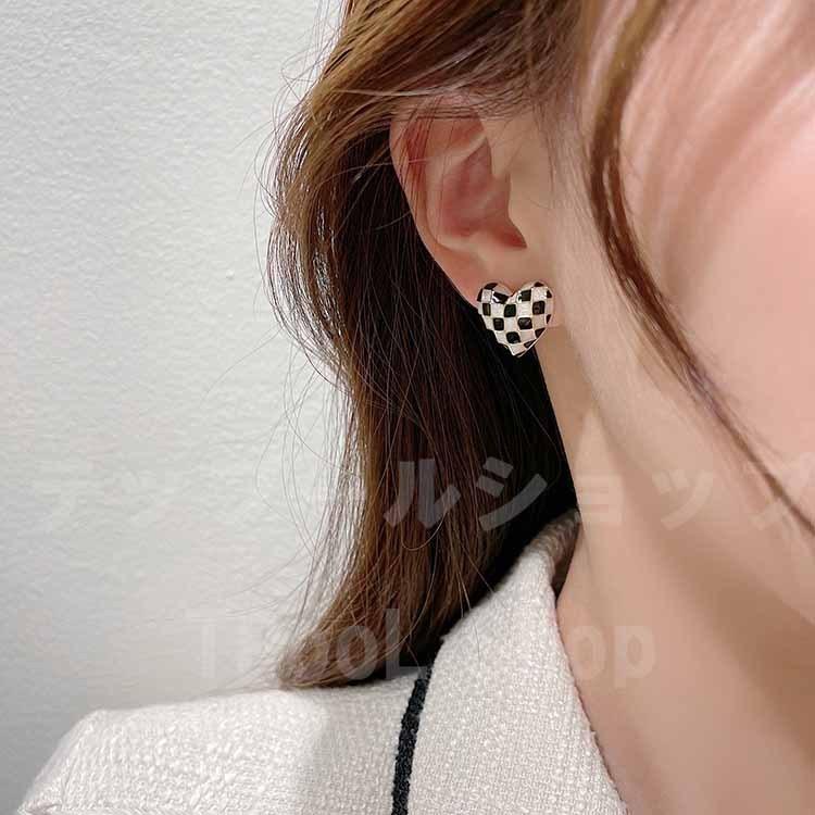 ピアス レディース 18K 金属アレルギー対応 シルバー925 ゴールド ハート 立体 モノクロ チェック 白黒 フェミニン 仕事 プレゼント |  | 02