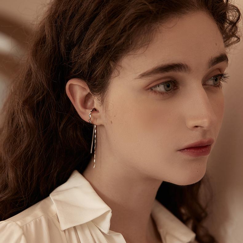 イヤーカフ チェーン 18K 金属アレルギー対応 シルバー925 ゴールド ロングチェーン ストレートバー 片耳 プチプラ 高見え 仕事 プレゼント オフィス |  | 09