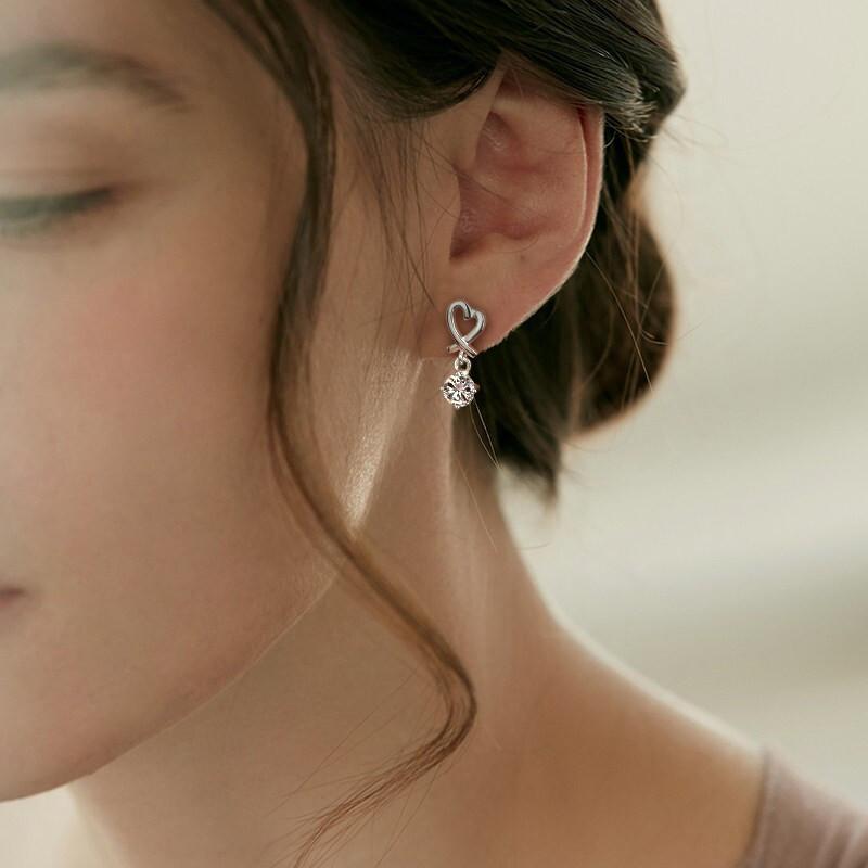 ピアス レディース 金属アレルギー対応 シルバー925 揺れる ハート 透かし プレゼント ギフト 仕事 オフィス |  | 02