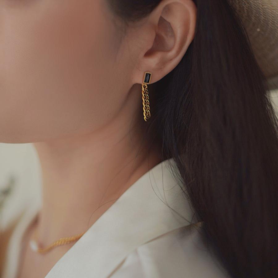 ピアス レディース 18K 金属アレルギー対応 揺れる チェーン サージカルステンレス316L ゴールド ブラック カジュアル プレゼント ギフト 仕事 オフィス |  | 15