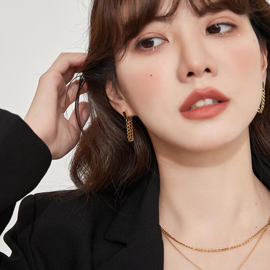 ピアス レディース 18K 金属アレルギー対応 揺れる チェーン サージカルステンレス316L ゴールド ブラック カジュアル プレゼント ギフト 仕事 オフィス |  | 16