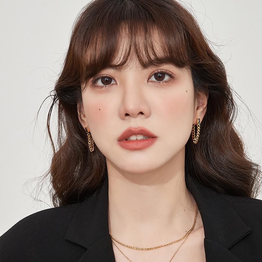 ピアス レディース 18K 金属アレルギー対応 揺れる チェーン サージカルステンレス316L ゴールド ブラック カジュアル プレゼント ギフト 仕事 オフィス |  | 17