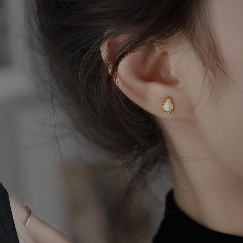 ピアス レディース オパール 18K 金属アレルギー対応 小さめ シルバー925 雫 ドロップ エレガント ミル打ちデザイン オフィス 仕事 プレゼント |  | 01