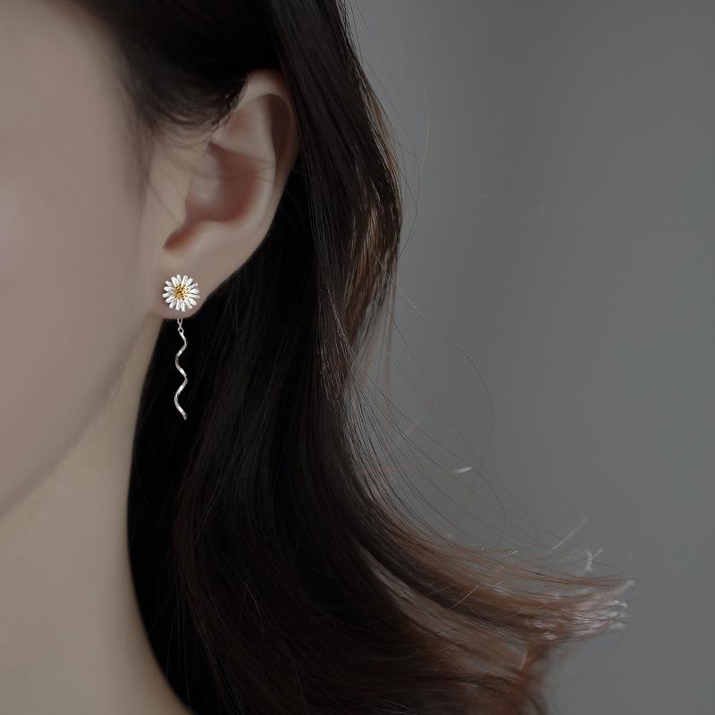 ピアス レディース 金属アレルギー対応 18K ゴールド シルバー925 フラワー 菊 チェーン 揺れる アメリカンピアス 仕事 プレゼント |  | 08