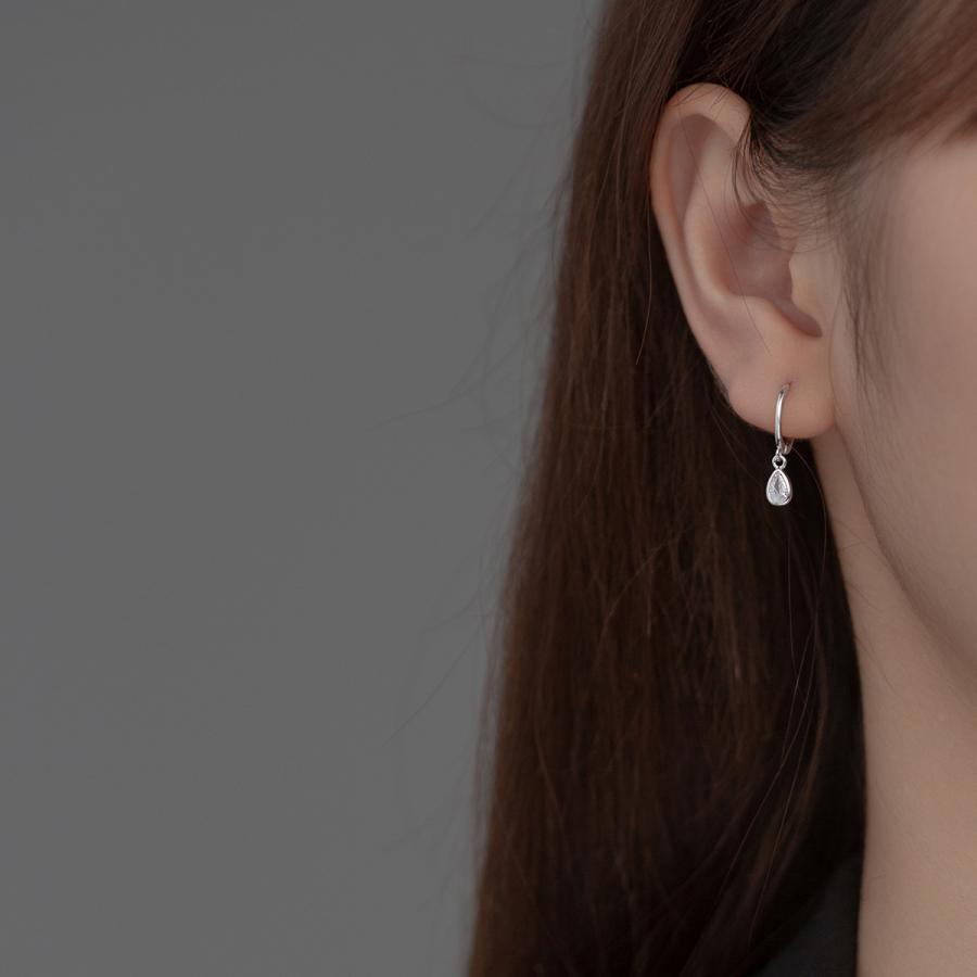 ピアス 18k 小さめ アレルギー対応 レディース フープ 18金 雫 ディア ドロップ 揺れる キャッチレス 仕事 プレゼント |  | 03