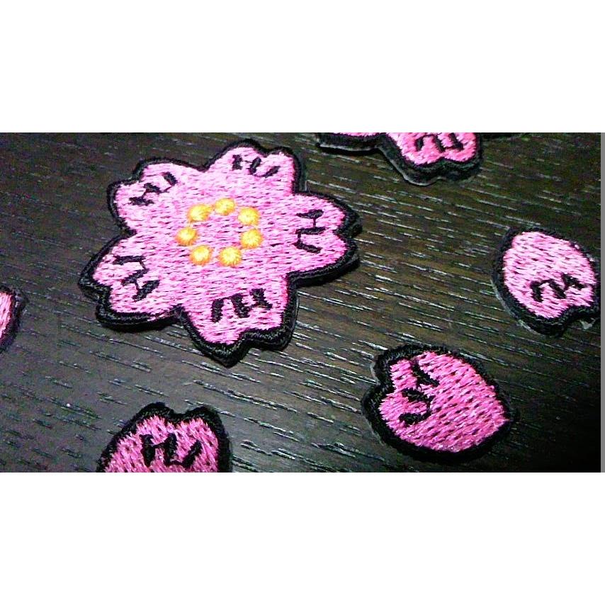 プロ野球応援グッズ キッズ用 縁取り刺繍手書き風キラキラ桜と花びらワッペンセット 桃色桜 ラメ糸全刺繍タイプ ユニデコワッペンのお店tora Deco 通販 Yahoo ショッピング