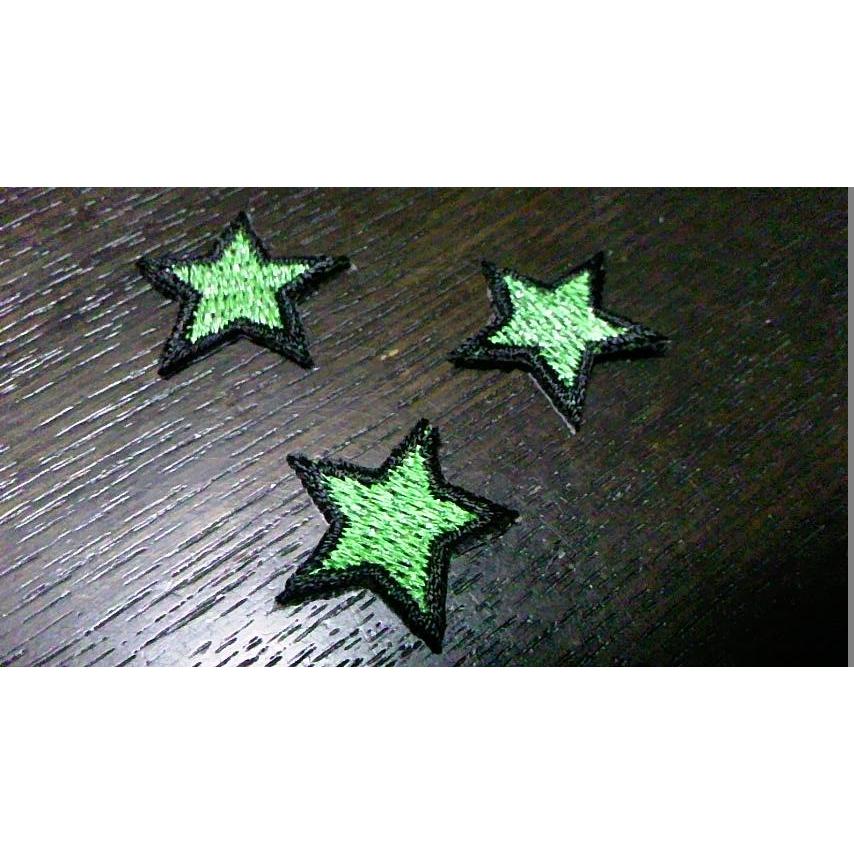 縁取り刺繍手書き風キラキラスター 星ワッペン3枚1セット グリーン 緑 ラメ糸全刺繍タイプ ユニデコワッペンのお店tora Deco 通販 Yahoo ショッピング
