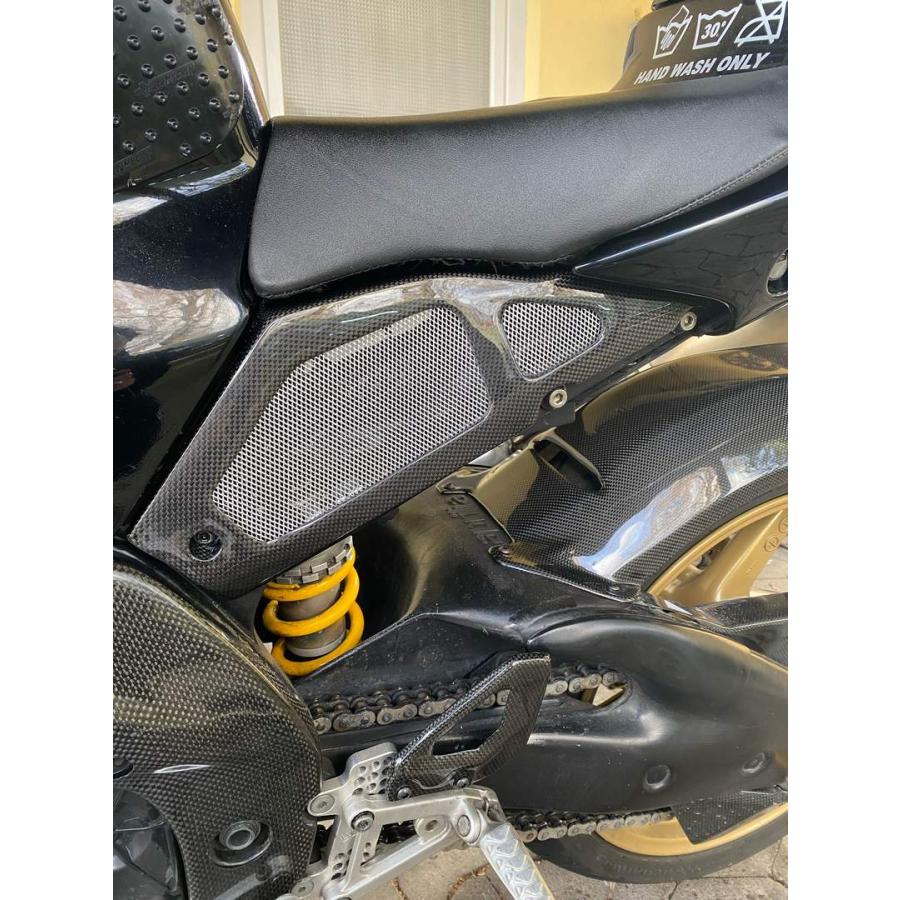 aprilia Tuono 03-05年 カーボンシートサイドパネルの画像