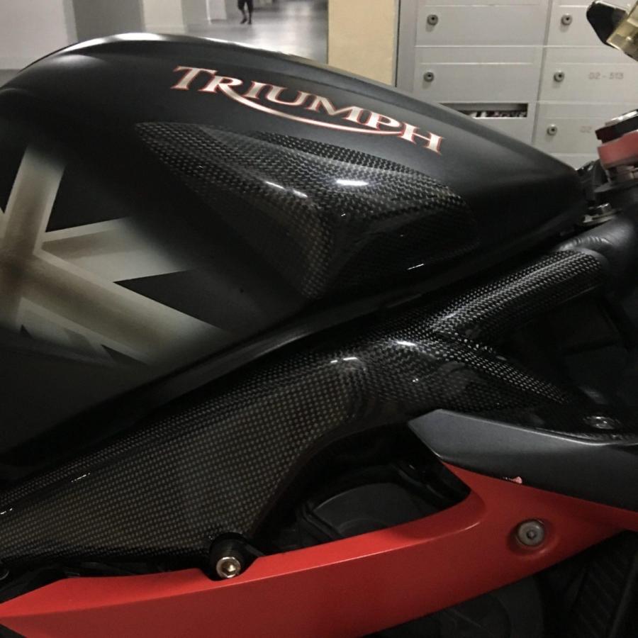 TRIUMPH DAYTONA 675 06-12年 カーボンタンクスライダープロテクター