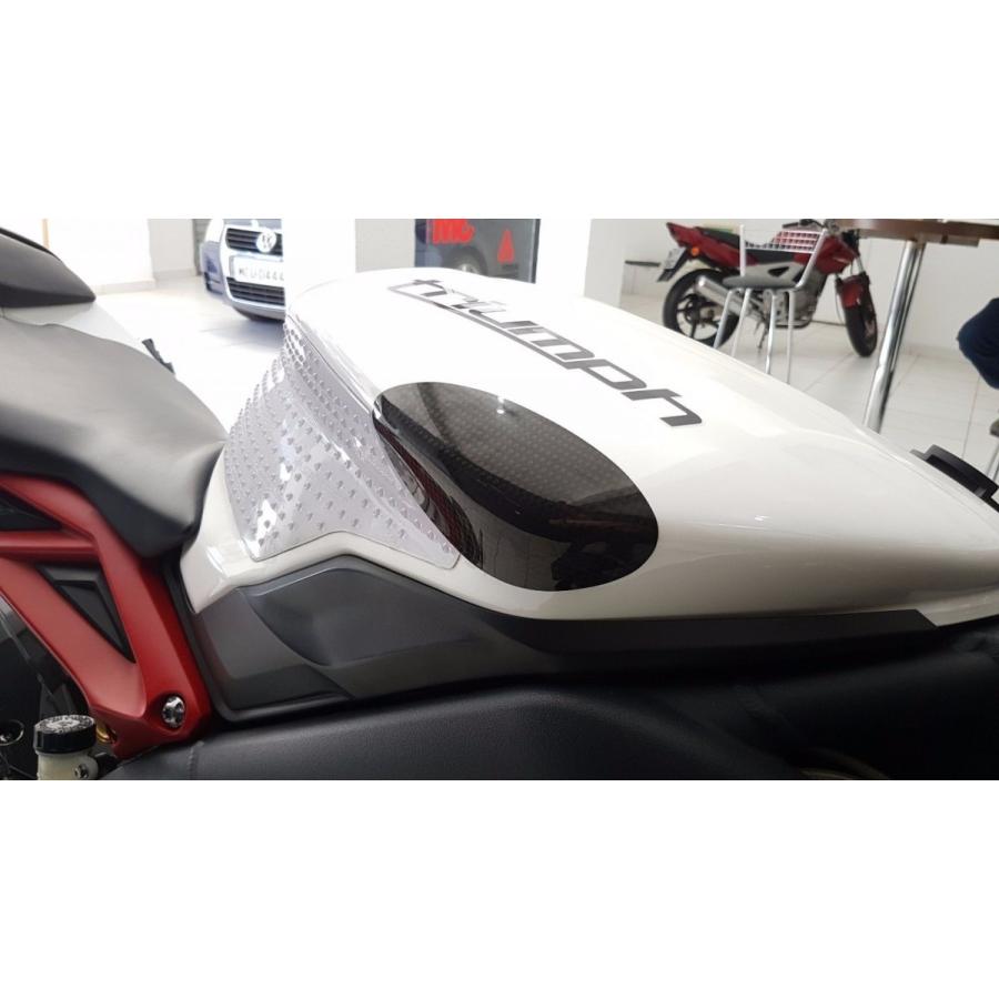 TRIUMPH DAYTONA 675 13-17年 カーボンタンクスライダープロテクター