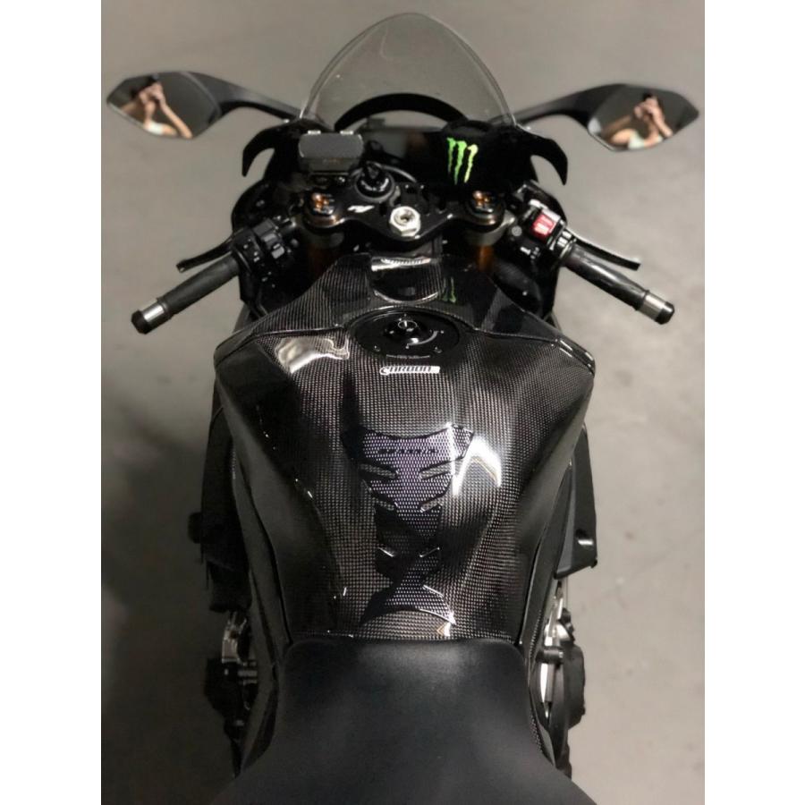 Yzf-R1(15〜)カーボンファイバー タンクカバー SEMOTO MotoAmericaで実際に使用されている カーボンタンクカバー｜AxxL