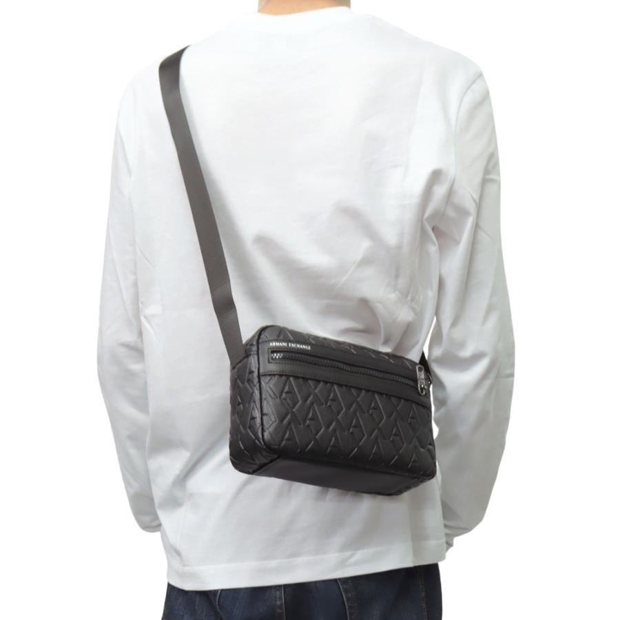 ARMANI EXCHANGE アルマーニ エクスチェンジ A/X メンズミニショルダーバッグ XM000240 AF12133 ブラック 定番人気商品の画像