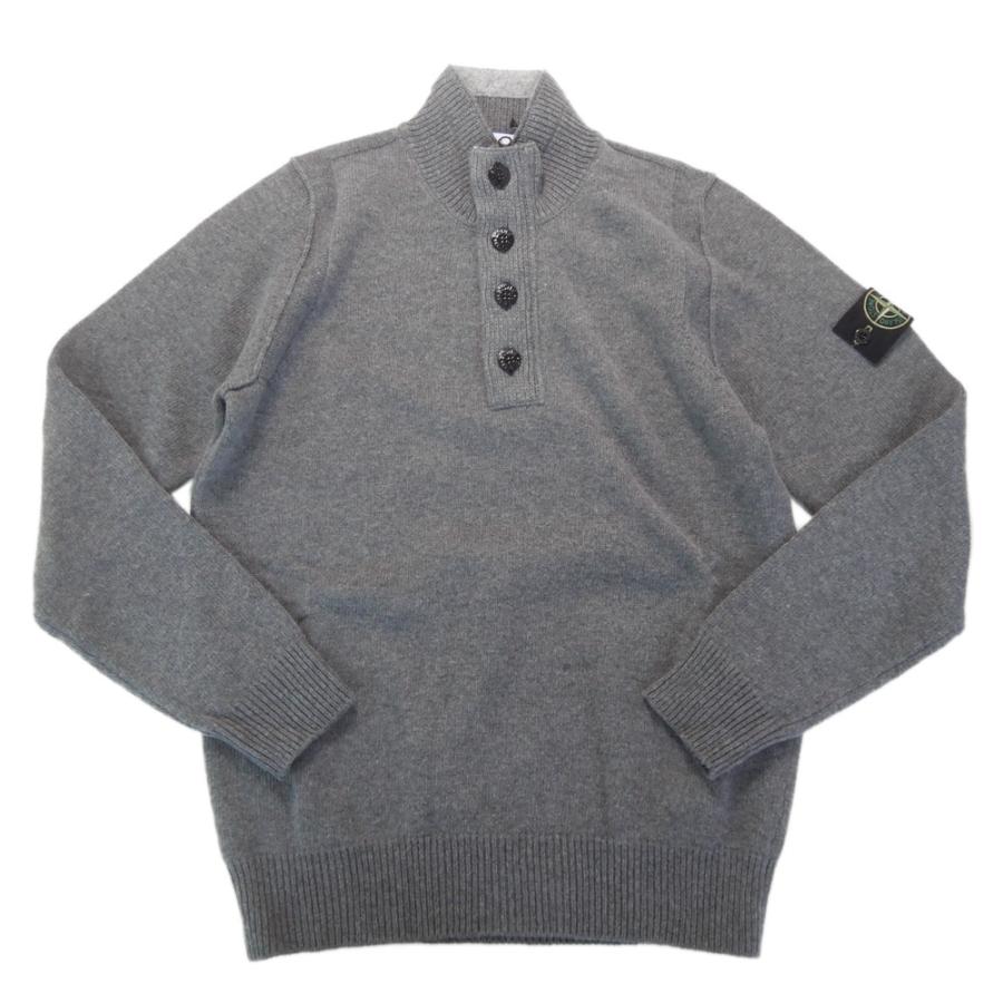 2025 秋冬新作！ STONE  ストーンアイランド メンズ ハーフジップセーター 5100040 グレー STONE ISLAND（ストーン アイランド） メンズハーフジップセーター