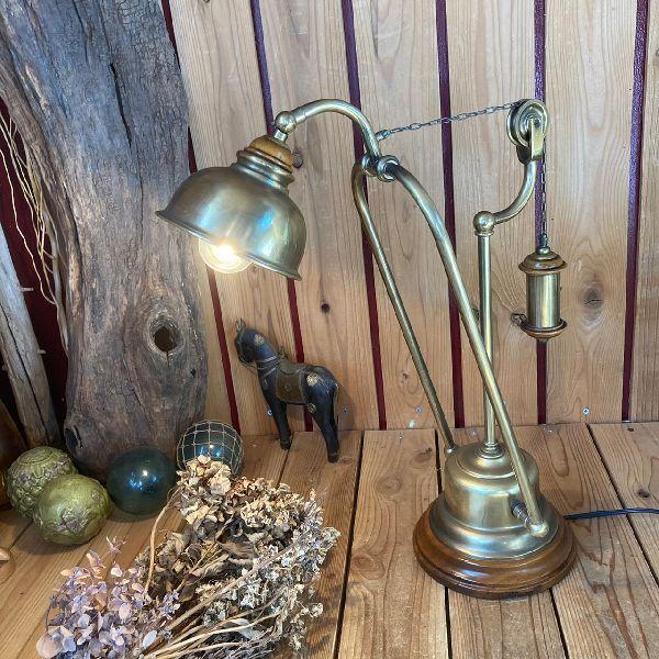 伊イタリア製ヴィンテージ*古いインダストリアルな滑車アームライト*無垢材 木製 真鍮スタンド ランプ照明*工業系ビンテージ*アンティーク