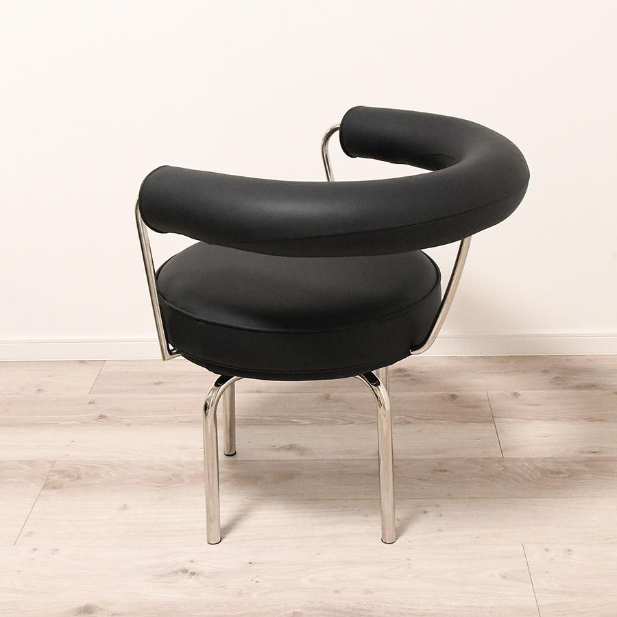 LC7 イタリアンレザー仕様 総本革 色ブラック ルコルビジェによる