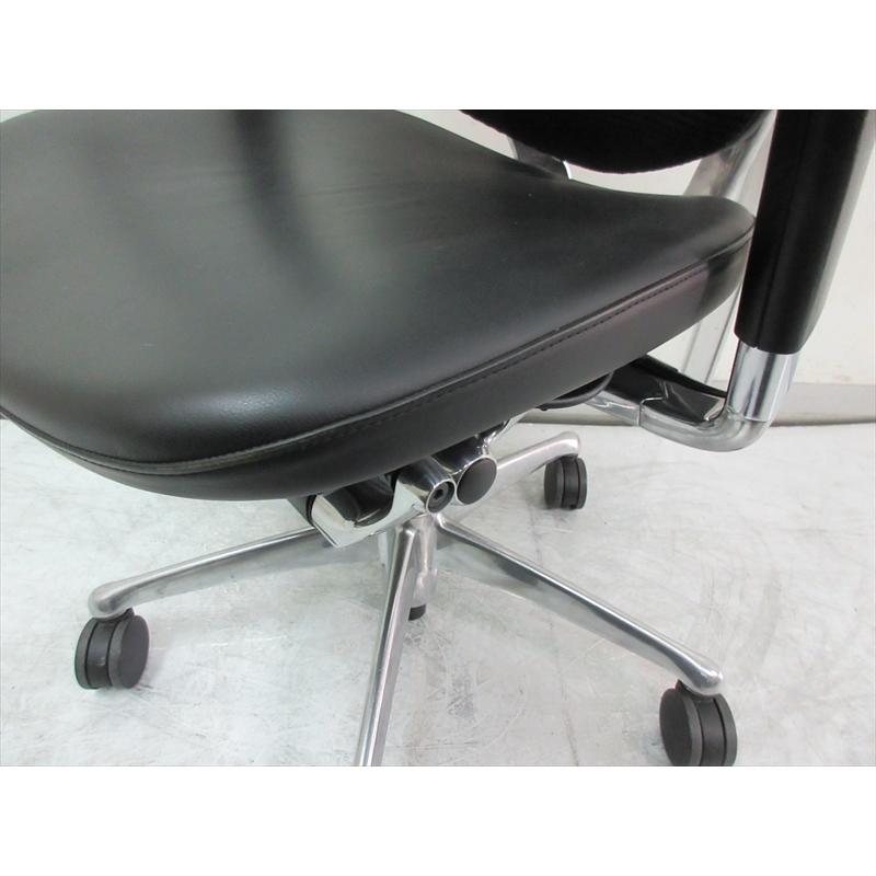 オカムラ コンテッサセコンダ 大型固定ヘッドレスト 座：革張り 