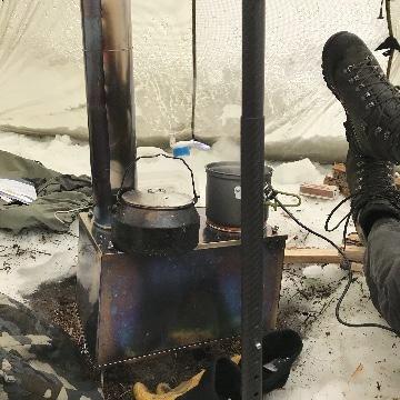 チタン/UL 組み立て式　薪ストーブ　本体約2キロ Amazon | TOMOUNT チタン 薪ストーブ 折り畳み式 二次燃焼 厚さ