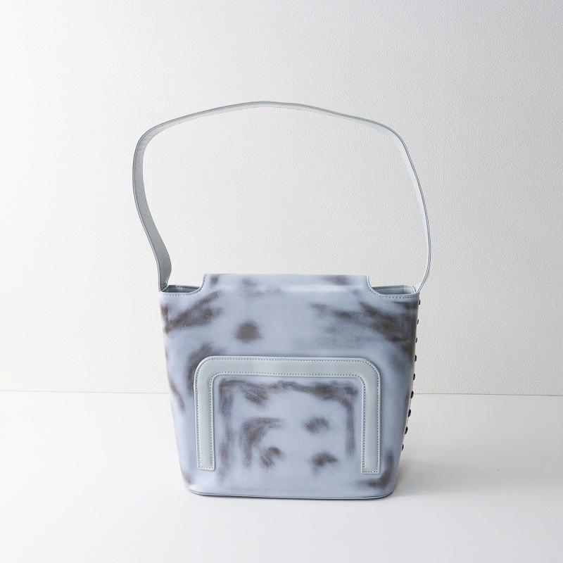 美品 定価7.1万 2025SS ヒロコハヤシ HIROKO HAYASHI GELA ジェーラ ワンショルダーバッグ＼ライトグレー レザー 牛革【2400014582154】 美品 定価7.1万 2025SS ヒロコハヤシ HIROKO HAYASHI GELA ジェーラ