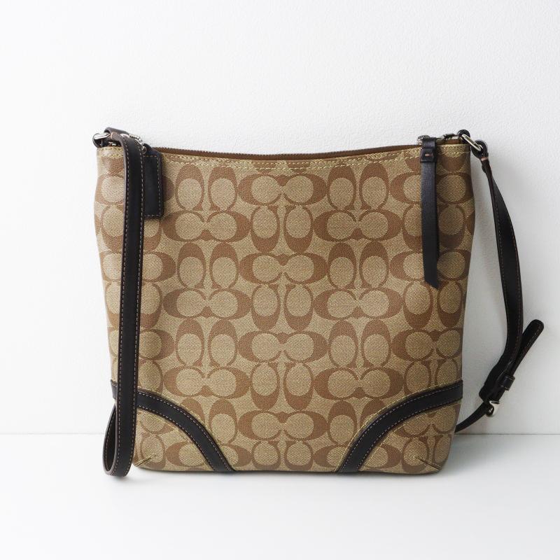 COACH（コーチ） 美品 COACH F18926 PVC レザー シグネチャー 