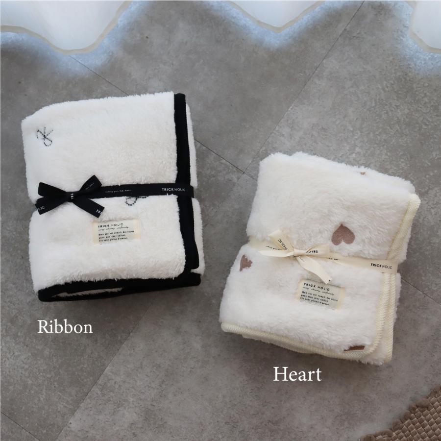 【11/22 PM2時頃再入荷 ribbon black】ふわふわファーブランケット 刺繍（heart beige・ribbon black）約70×85cm　Sサイズ　本場韓国製 オリジナルブランケット |  | 02