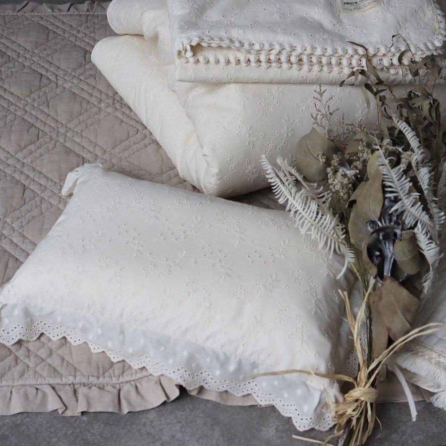 eyelet lace petit pillow cushion アイレットレースプティピロークッション+中綿（分離型）（約25×40ｃｍ) |  | 10