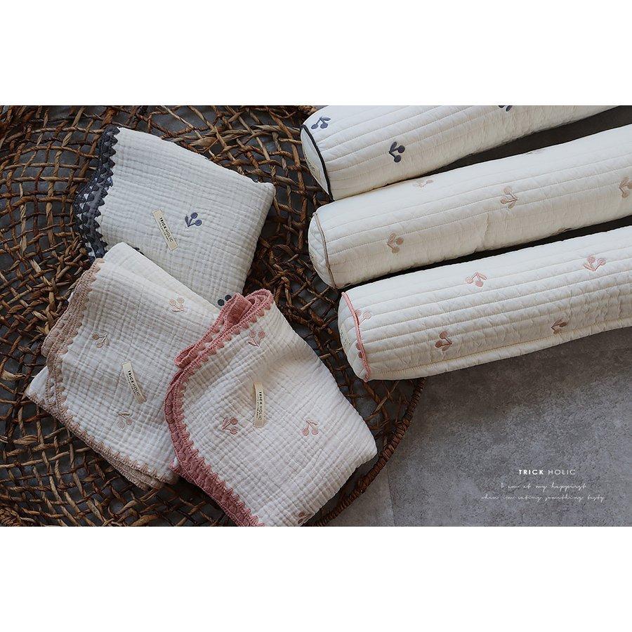 mini bolster cushion さくらんぼ刺繍 プレミアムキルト miniボルスタークッション（約60×10ｃｍ） |  | 01