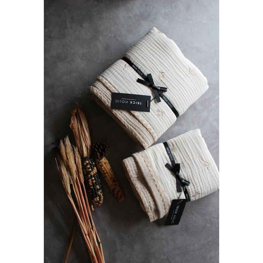 11/19 PM4時頃再入荷】6重ガーゼブランケットさくらんぼの刺繍 Sサイズ