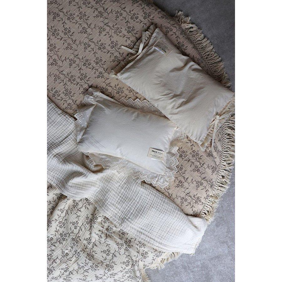 12/25 11時頃再入荷】ribbon vintage lace pillow リボン付き