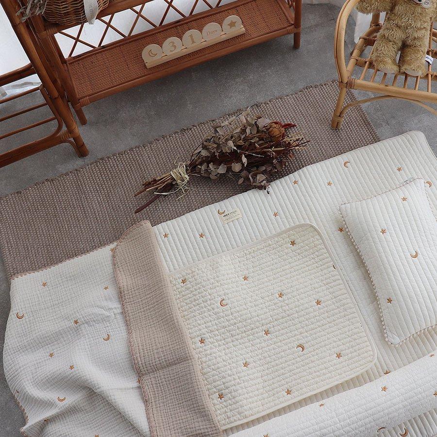 プレミアムイブルおむつ替えマット 星月 さくらんぼ くま レモン ビンテージ 防水マット 刺繍 Holic 21新発 トリックホリック 約45 70ｃｍ 裏面防水 Trick