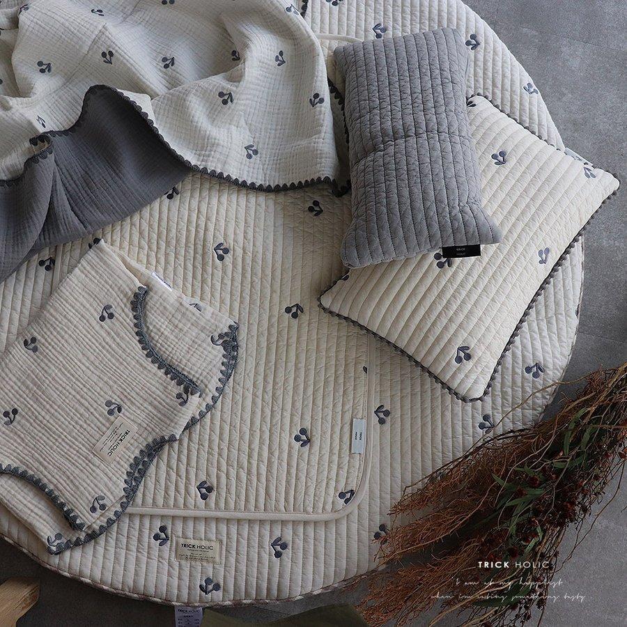 プレミアムイブルおむつ替えマット 星月 さくらんぼ くま レモン ビンテージ 防水マット 刺繍 Holic 21新発 トリックホリック 約45 70ｃｍ 裏面防水 Trick