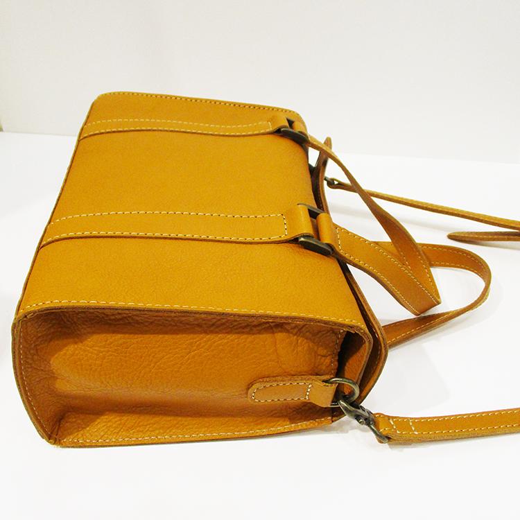 リリー LILY レヴァント LEVANT 牛革 本革 レザー アンダー スクエア