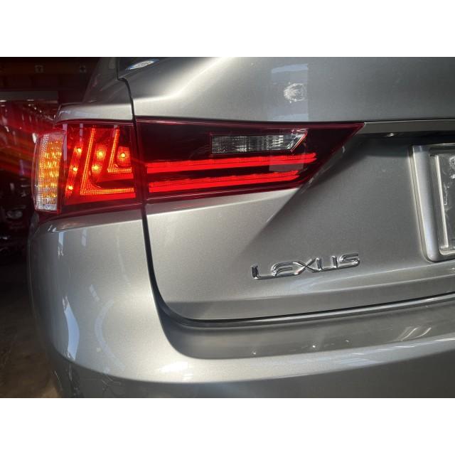 レクサス（LEXUS） IS DAA-AVE30 左テールランプ H26 純正 LED 81560 