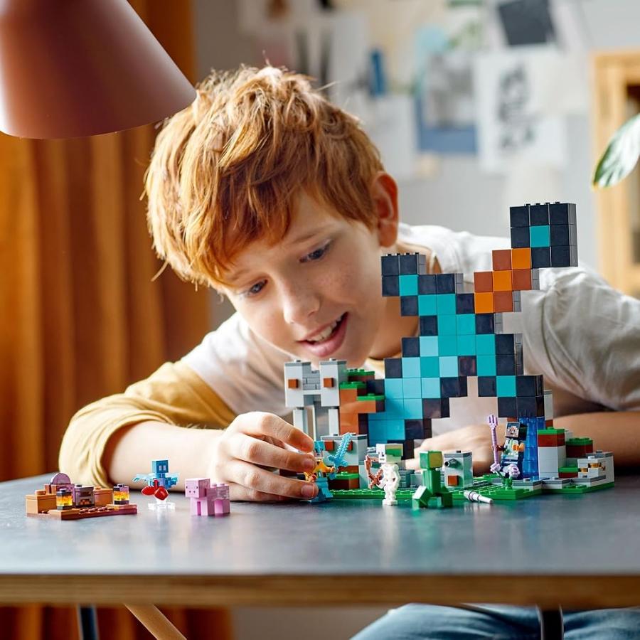 レゴ(LEGO) マインクラフト ダイヤモンドの剣の基地 21244の画像