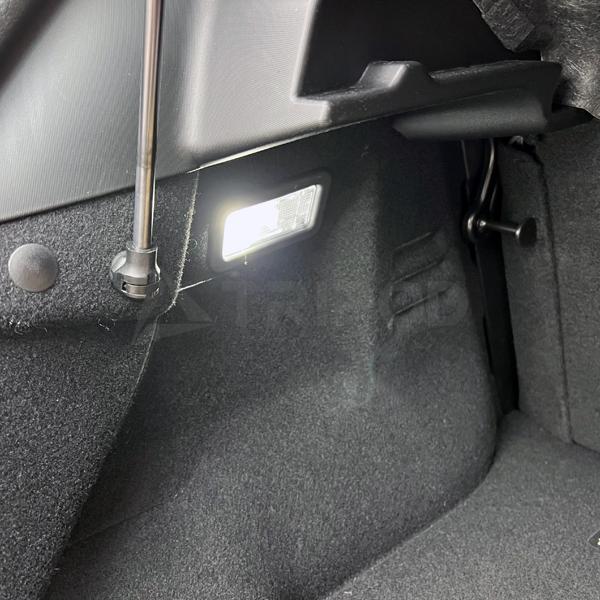 匿名配送　ルノー純正　トゥインゴ 1 新品開封のみ　デッドストックルームランプ ルノー（RENAULT） TP-TWRL トゥインゴ LEDルームランプ : 輸入車
