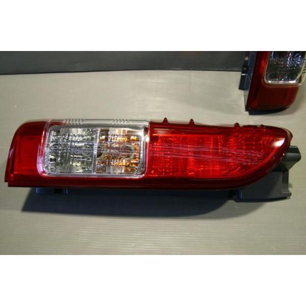 【YG】新品未使用 ハイエース　200系　7型純正テールランプ 200系ハイエース 純正タイプ フィン付き テールランプ 左右セット