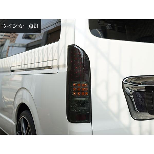 ハイエース 200系 LEDテールランプ ハーフレッドインナー スモークレンズ 左右セット D-1S
