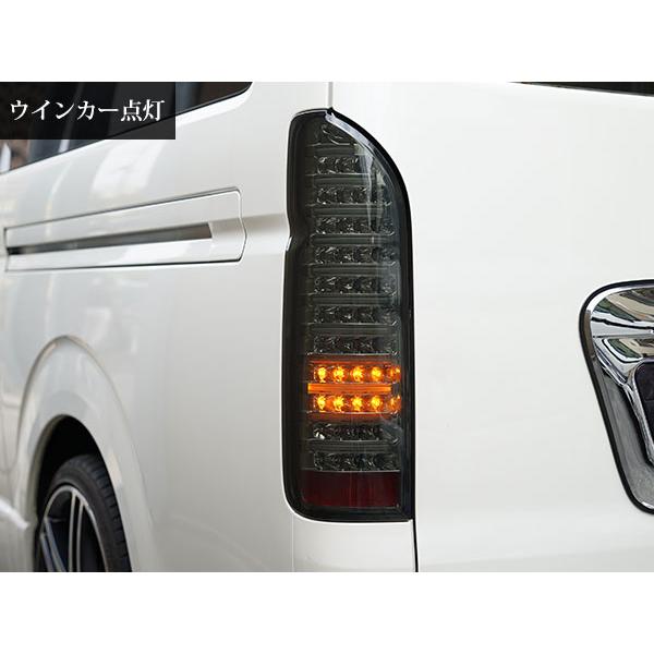 ハイエース 200系 LEDテールランプ ファイバールック オールクロームインナー スモークレンズ 左右セット E-1Sの画像
