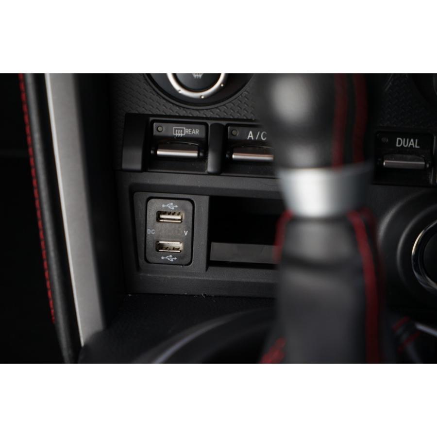 86ZN6 USB充電ポート インストルメントパネル電圧表示 86 トヨタ ZN6 スバル BRZ ZC6 12V-24V 4.2A デュアル USB 電圧表示