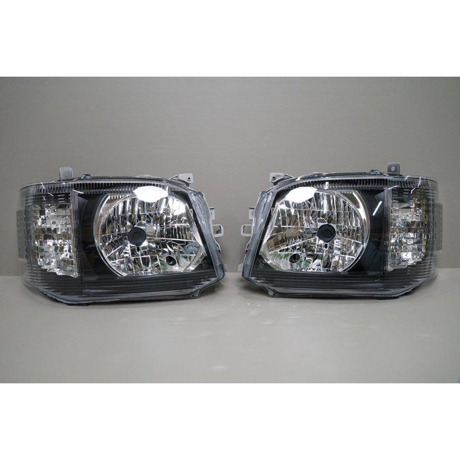 ハイエース 200系 3型 H4 ヘッドライト ブラックインナー 左右セット Amazon | TRISTAR'S [ハイエース レジアスエース 200系 3型] HID