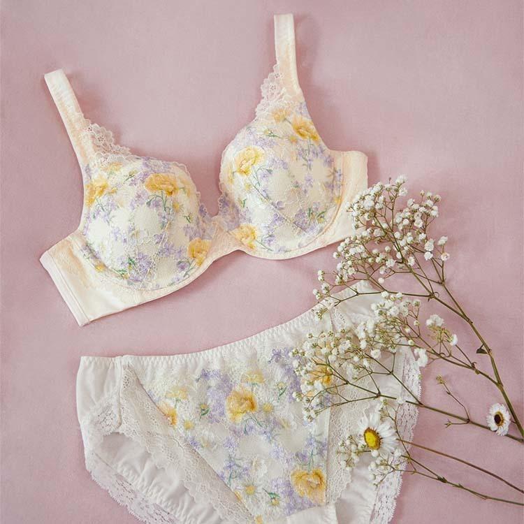 セール32 Off トリンプ Triumph 恋するブラ553 ブラジャー A B C D Eカップ Tr553 Whu トリンプ Paypayモール店 通販 Paypayモール