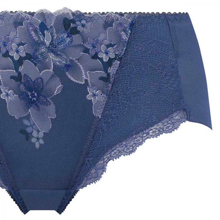 Triumph（トリンプ） 期間限定セール 天使のブラ 魔法のハリ感636