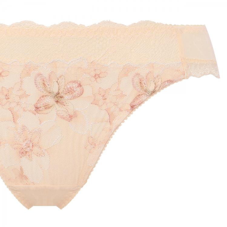 Triumph（トリンプ） 期間限定セール 天使のブラ 魔法のハリ感636