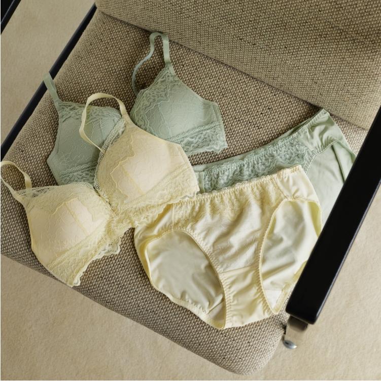 AMOSTYLE（アモスタイル） らくふわノンワイヤー ブラ＆ショーツセット