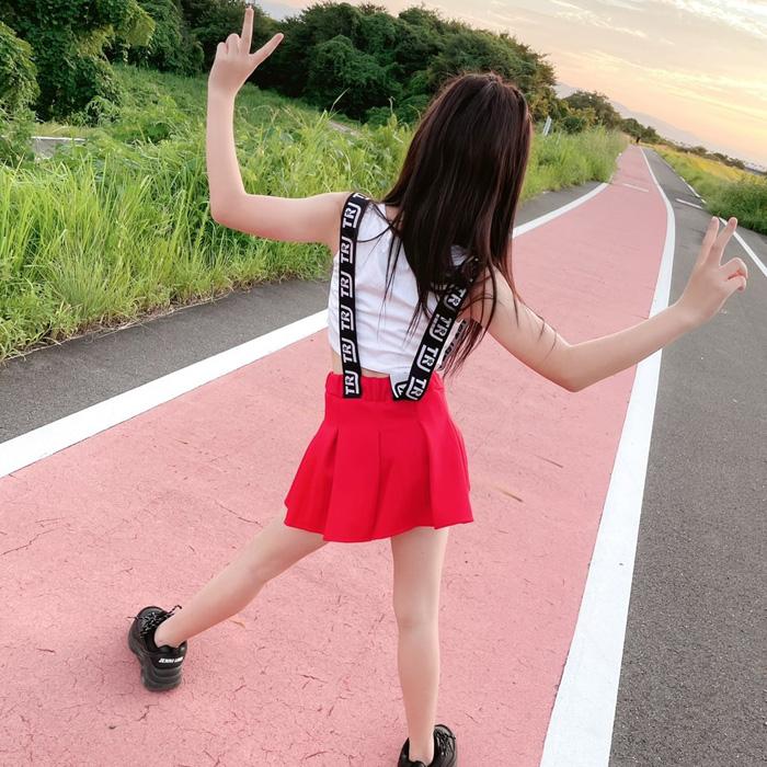 キッズダンス衣装 サスペンダー風 ミニスカート プリーツスカート