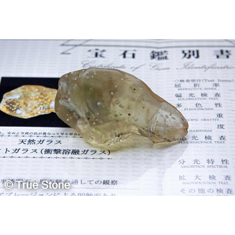とし◾️リビアングラス・大 鑑別書付き リビアングラス 原石 55.21g リビアンデザートグラス