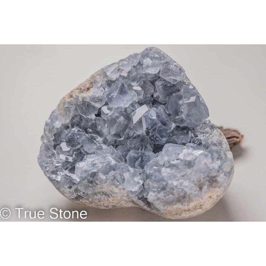 セレスタイト 天青石 天上界 原石 568g ハートシェイプ 天使 ジオード