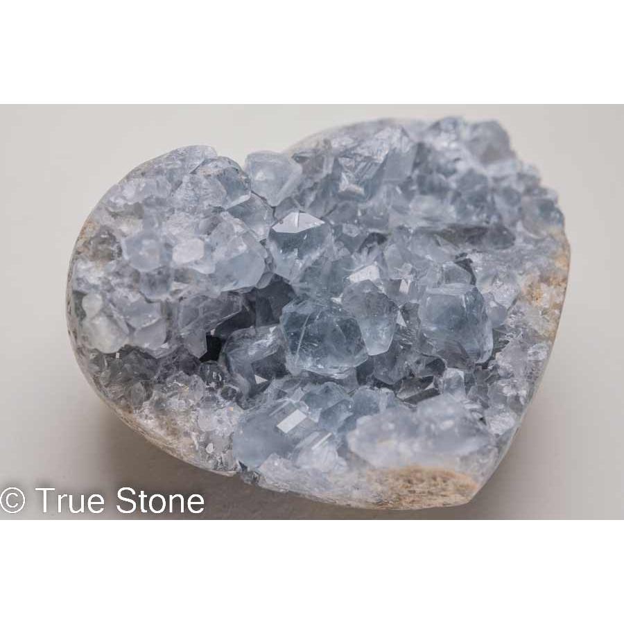 セレスタイト 天青石 天上界 原石 天使 ジオード 晶洞 ドーム 天然石 セレスタイト 天青石 天上界 原石 568g ハートシェイプ 天使 ジオード