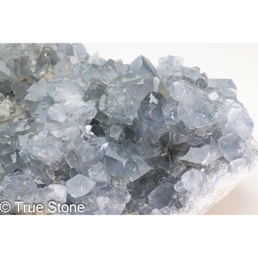 セレスタイト 天青石 天上界 原石 591g 天使 ジオード 晶洞 ドーム