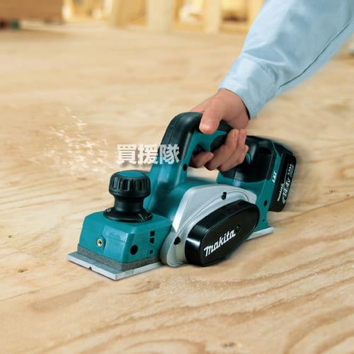 マキタ（makita） 14.4V 充電式カンナ 82mm 替刃式 KP140DRF : 買援隊