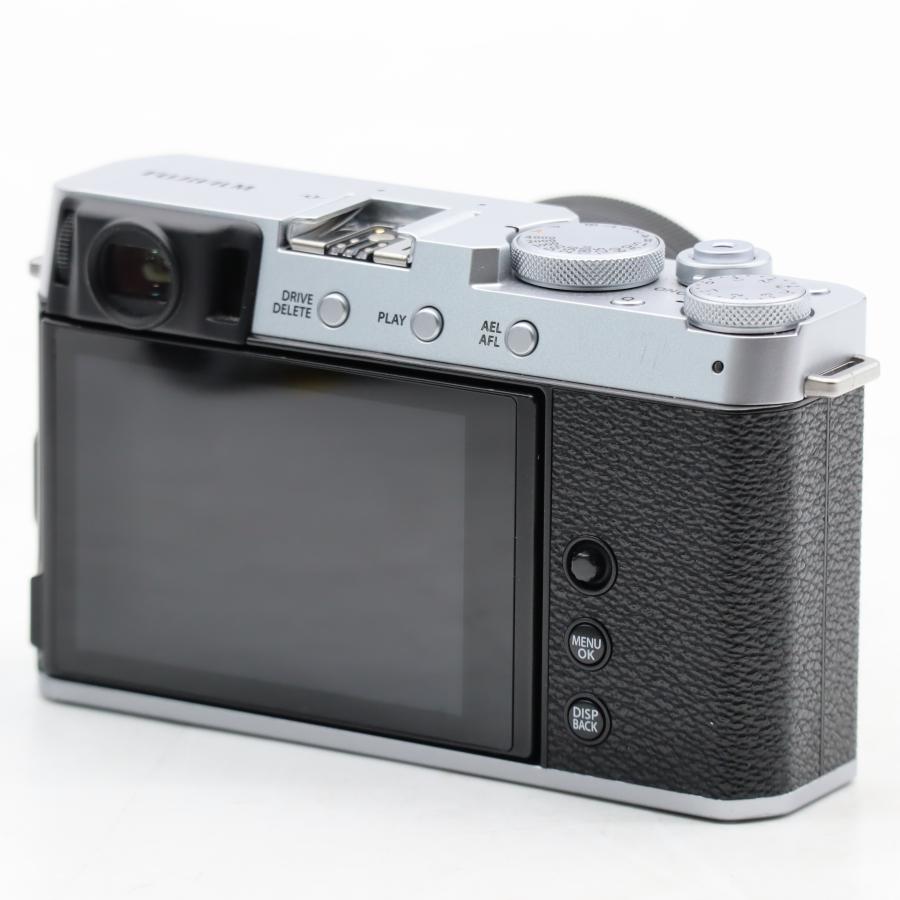 ショット数4073回 富士フイルム(FUJIFILM) ミラーレスデジタルカメラ FUJIFILM X-E4 レンズキット シルバー (XC15-45) F X-E4LK-1545-S #5040の画像
